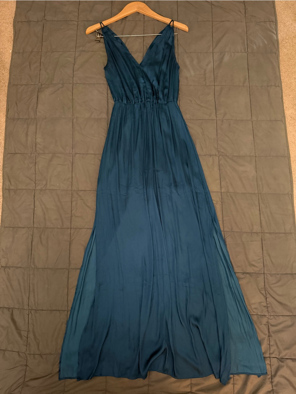 Blue maxi dress with tie back detail. Size: 0 #maxidress #eveningwear #formal